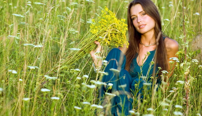 В цей день жінкам забороняли ходити з розпущеним волоссям: яке свято 24 липня і що треба зробити