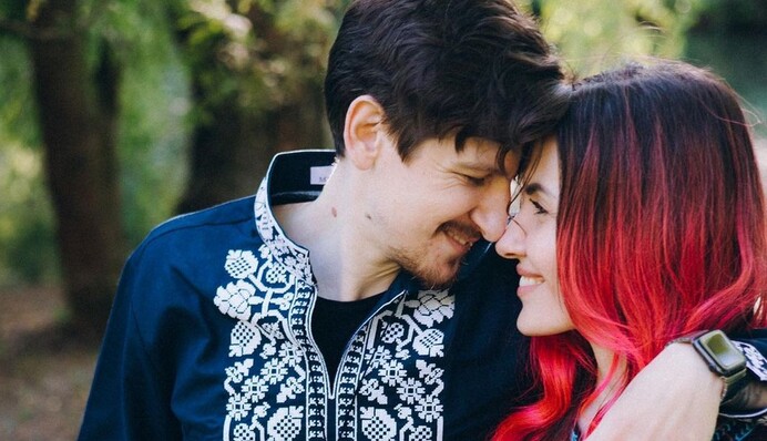 Муж MamaRika рассказал, что помогло преодолеть кризис в браке с певицей