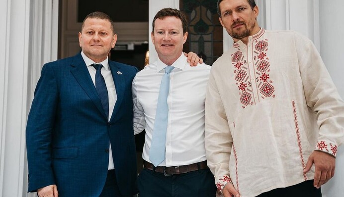 Усик надел к Залужному уникальную вышиванку - что о ней известно