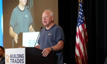 Кто такой Тим Уолз и как он связан с Украиной