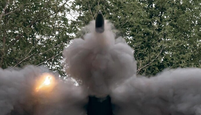 «Наши в сутки продвигаются на 100-200 метров на фронте, а ВСУ в РФ за сутки прошли 15 км… Почему???!!!