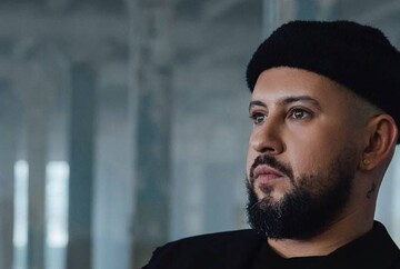 «Я тебе дожену і буду любити»: Монатік привітав дружину дещо моторошним віршем