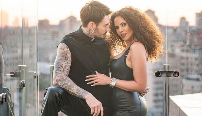 Настя Каменських аж зніяковіла — співак показав гаряче відео