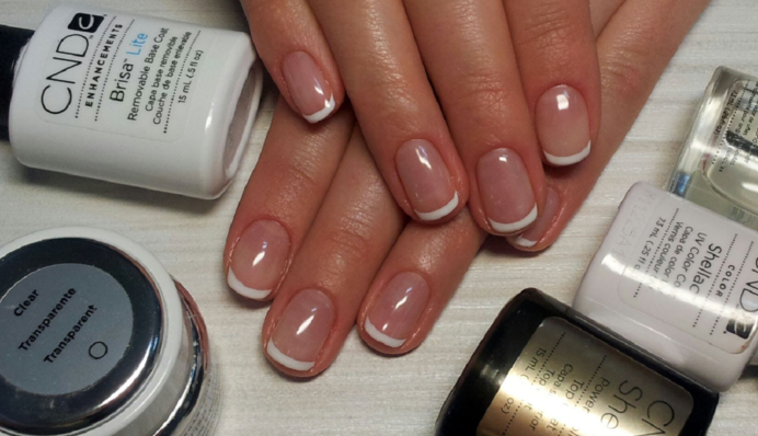 Святковий манікюр на 1 вересня: цікаві ідеї для старшокласниць і не тільки