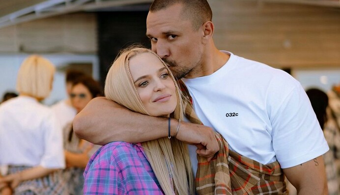 Тарас Цимбалюк показав кумедне фото з коханою у другу річницю стосунків