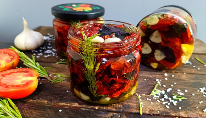 Хит сезона: как приготовить вяленые помидоры в духовке