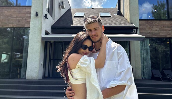 Анна Трінчер прокоментувала втечу з України свого ексчоловіка Олександра Волошина