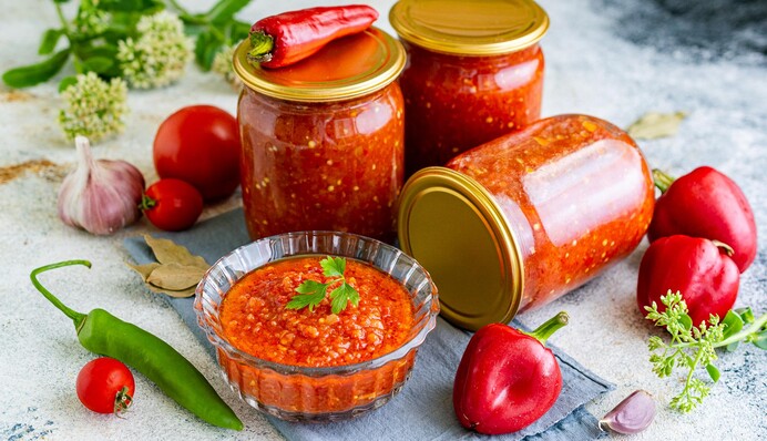 Аджика з яблуками без оцту на зиму: її ніжний смак не залишить байдужими нікого