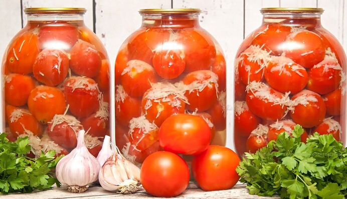 Маринованные помидоры с чесноком 