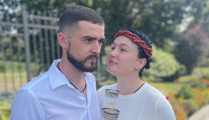 Анастасия Приходько показала редкие фото с мужем по случаю 11 годовщины брака