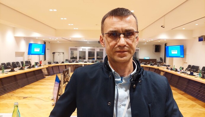 «Таких, как Коломойский, нужно сажать в общую камеру. Это улучшает условия для всех». Интервью с главой «Защиты заключенных Украины»