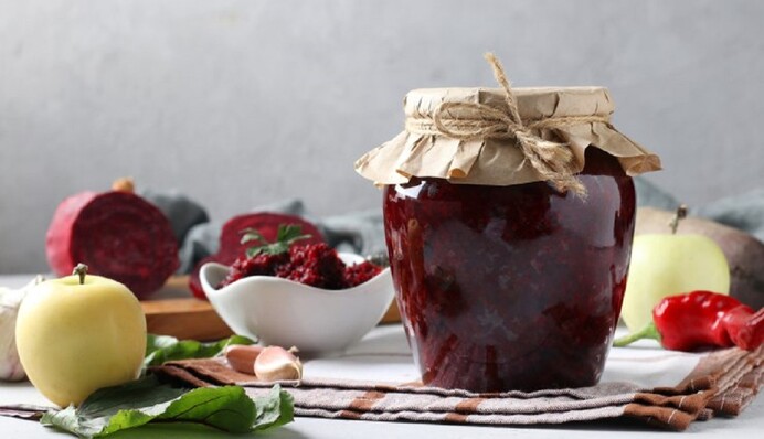 Легкая аджика из свеклы и болгарского перца – понравится даже детям