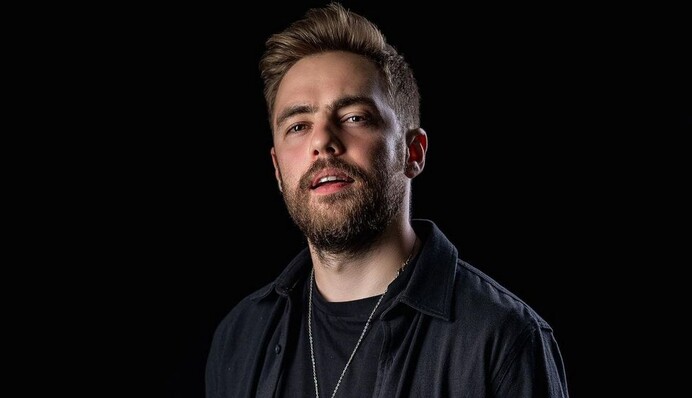 Довольно долгий период жизни: стендапер Антон Тимошенко рассказал о своем опыте свободных отношений