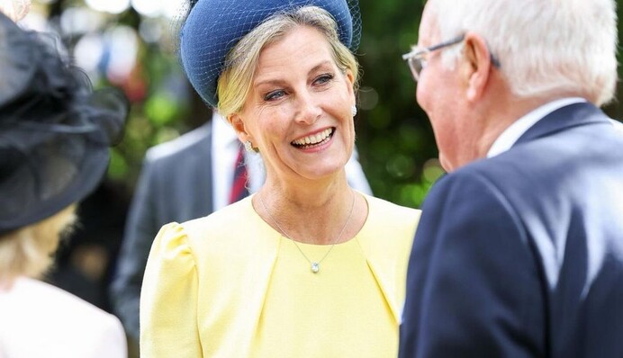 Герцогиня Единбурзька, яка приїжджала до Києва, з'явилася на заході у жовто-блакитному вбранні