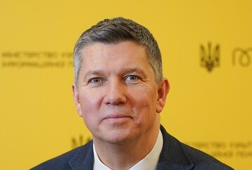 "Фінансування марафону “Єдині новини” продовжується". Інтерв'ю з Ростиславом Карандєєвим