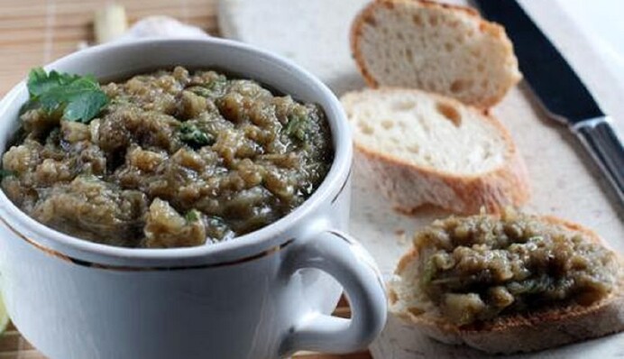 Баклажанна ікра по-грузинськи - до рецепту входить особливий інгредієнт