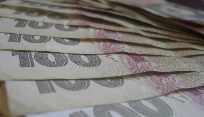 Кабмин замораживает прожиточный минимум: что будет с зарплатами украинцев