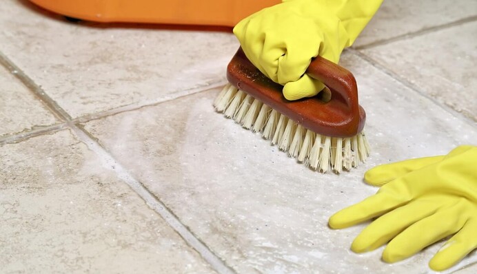 Как сделать швы на плитке снова белыми: простой лайфхак