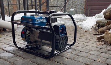 Чи можна вмикати генератор під час дощу: поради на випадок блекауту