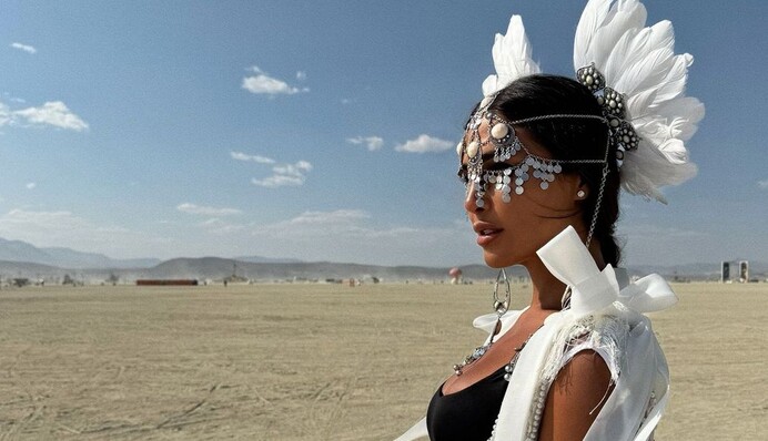 Співачка Санта Дімопулос витратила понад $20 тис. на поїздку на Burning Man