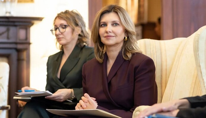 Олена Зеленська у костюмі трендового кольору відвідала Гарвардський університет