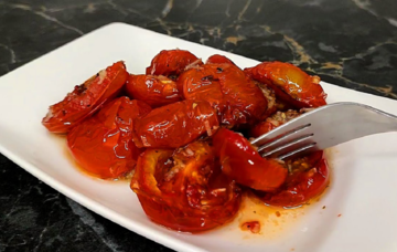Смачніші за в’ялені: як приготувати французькі помідори конфі на зиму