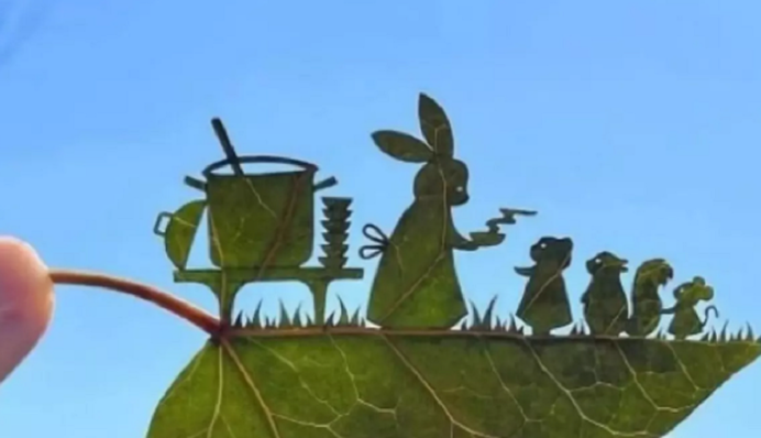 Японский художник вырезает невероятные картины из листьев - фото взорвали сеть