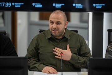 "Зеленский пока дал шанс Умерову и Буданову". Что происходит в МОУ