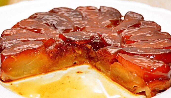 Яблучний тарт татен із секретним інгредієнтом - потіште себе смаком Франції