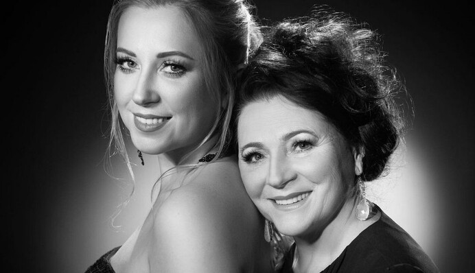 Тоня Матвиенко в годовщину смерти матери показала своих родных братьев – священнослужителя и военного