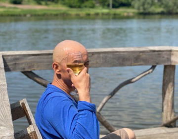 «Кокотюха давно умер»: блогер Чепинога после признания писателя о варениках раскрыл «страшную правду»