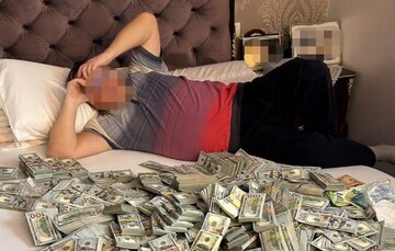 Сергій Фурса: Фотка тижня - мамусін пиріжок на купі бабла. Чи це фото про українських чиновників?