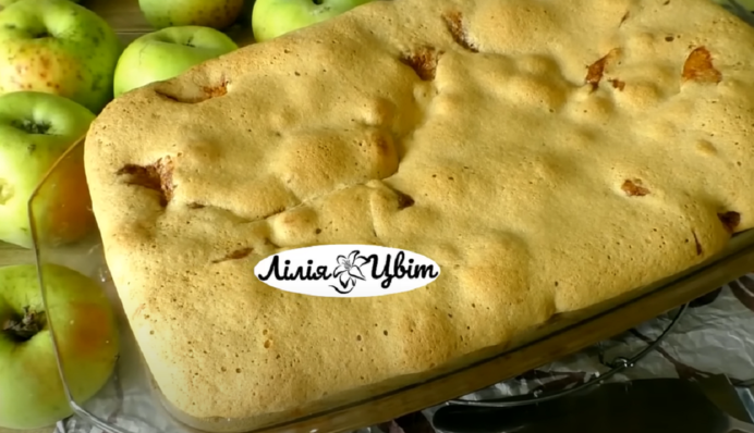 Цей смак ніколи не набридне: рецепт шарлотки від мами Лілії Цвіт