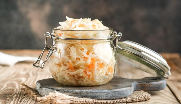 Только три ингредиента: как сделать самую вкусную квашеную капусту