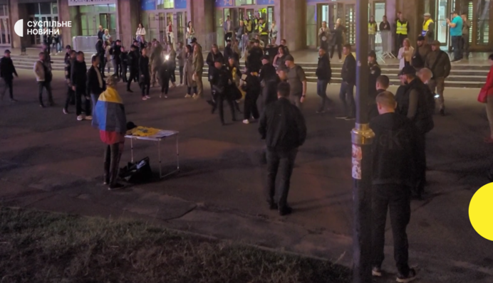 «ТЦК на выходе – это что-то новое от Вакарчука»: люди набросились на «Океан Эльзы»