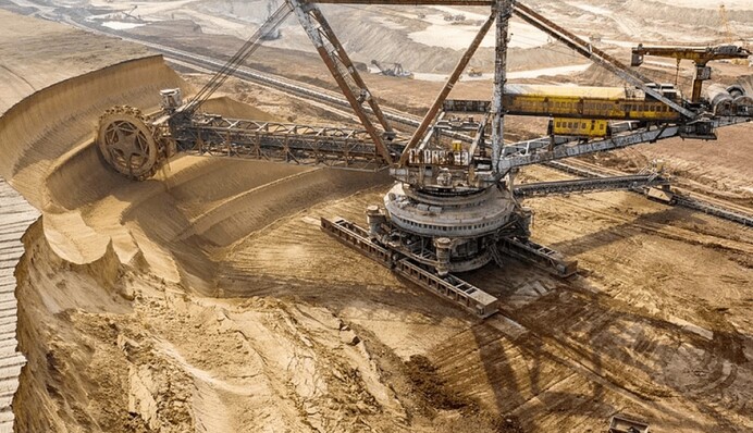 "Об'єднану гірничо-хімічну компанію" приватизували: чи з'явиться український титан у російських ракетах