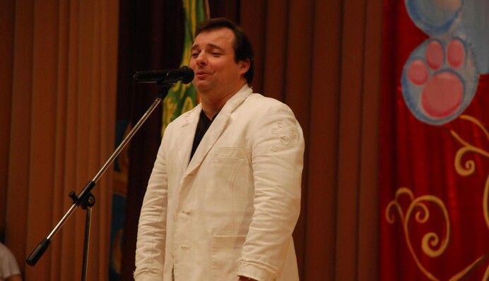 Живет в Израиле и работает на военном заводе: что стало с комиком и актером Сергеем Лавриком