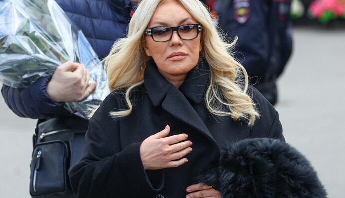 Сбежавшую к Путину народную артистку Украины лишили имущества и песен