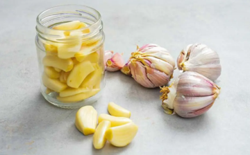 Сушений, заморожений і консервований: як зберігати часник, щоб завжди був свіжий