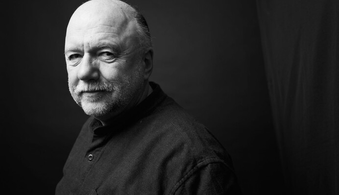 Писатель Курков вызвал восторг у иностранцев объяснением термина «бавовна»