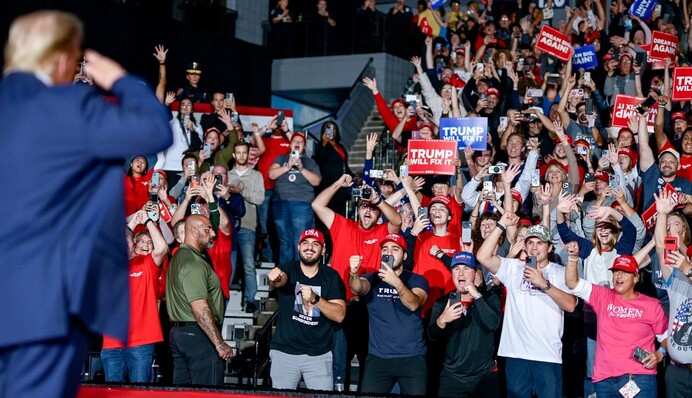 Трамп лідирує на виборах президента США за попередніми підрахунками голосів