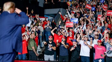 Трамп лидирует на выборах президента США по предварительным подсчетам голосов