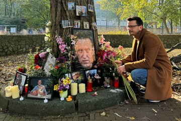 Опозиційна тусовка під путінським триколором. Навіщо російським опозиціонерам марш у Берліні