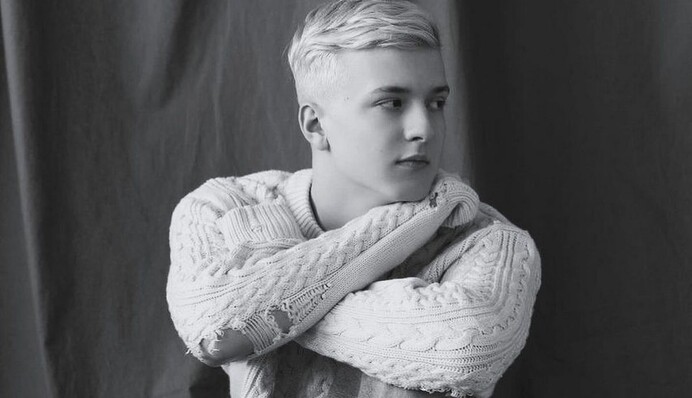 Син Узелкова, який зрікся батька, прийшов на похорон і відповів на хейт