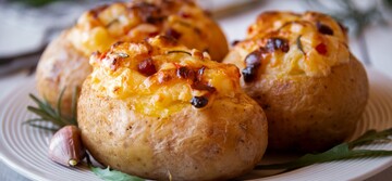 Картопля під сирною шапкою - рецепт Лізи Глінської і на щодень, і на свято