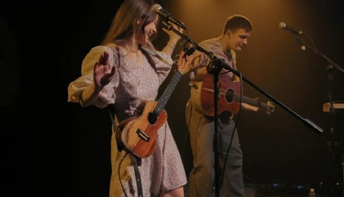 Почему артисты влипают в скандалы с концертами в День памяти — певец объяснил