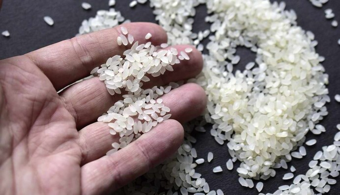 Навіщо водії возять шкарпетку з рисом в авто: три причини