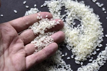 Навіщо водії возять шкарпетку з рисом в авто: три причини