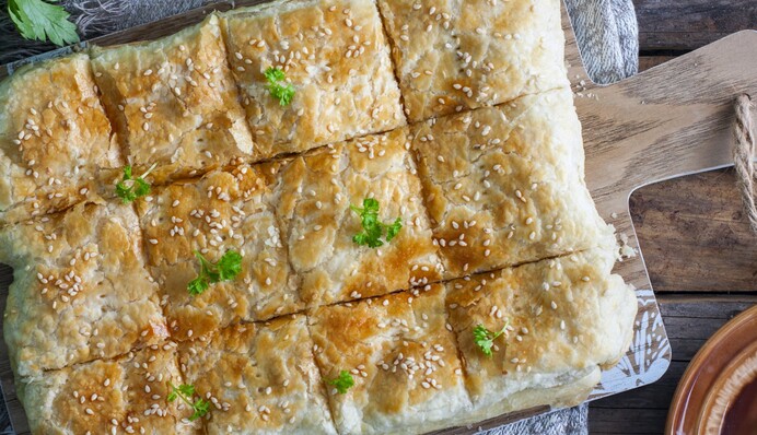 Просто і смачно - рецепт оригінального пирога з сиром із тіста філо