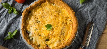 Французька класика з давньою історією - готуємо ельзаський кіш із цибулею